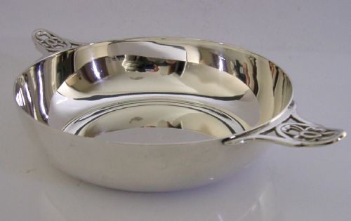 STERLING SILVER QUAICH CUP BOWL 176G ARTS CRAFTS 1929 ANTIQUE - ADDITIONAL PHOTO 4