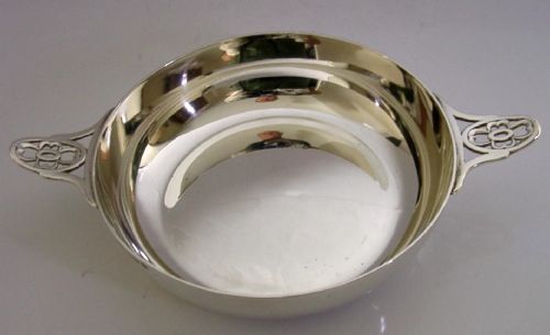 STERLING SILVER QUAICH CUP BOWL 176G ARTS CRAFTS 1929 ANTIQUE - ADDITIONAL PHOTO 6