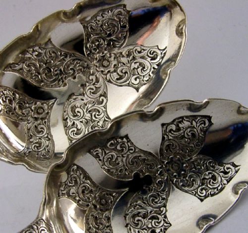QUALITY PAIR OF SOLID STERLING SILVER BERRY SERVING SPOONS 17712 GEORGIAN ANTIQUES 104G - ADDITIONAL PHOTO 2
