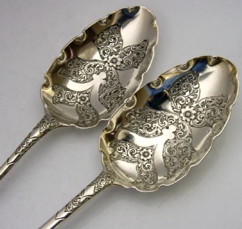 QUALITY PAIR OF SOLID STERLING SILVER BERRY SERVING SPOONS 17712 GEORGIAN ANTIQUES 104G - ADDITIONAL PHOTO 3