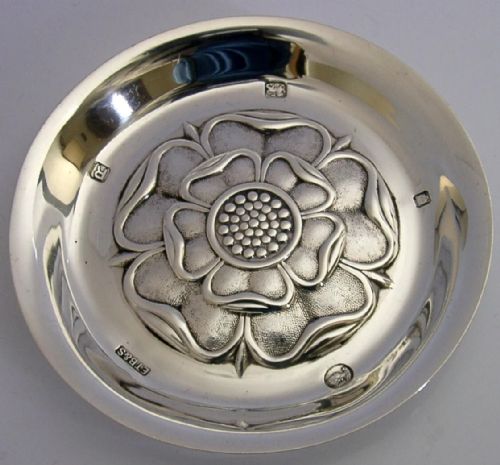 beautiful english sterling silver tudor rose dish bowl 1953 44g - CATEGORY: ANTIQUE SILVER - DATED 1950