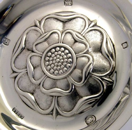 BEAUTIFUL ENGLISH STERLING SILVER TUDOR ROSE DISH BOWL 1953 44G - ADDITIONAL PHOTO 1