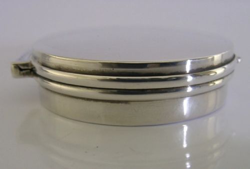 ENGLISH SOLID STERLING SILVER BOX WOULD MAKE A GREAT WAFER BOX PYX 1918 - ADDITIONAL PHOTO 5