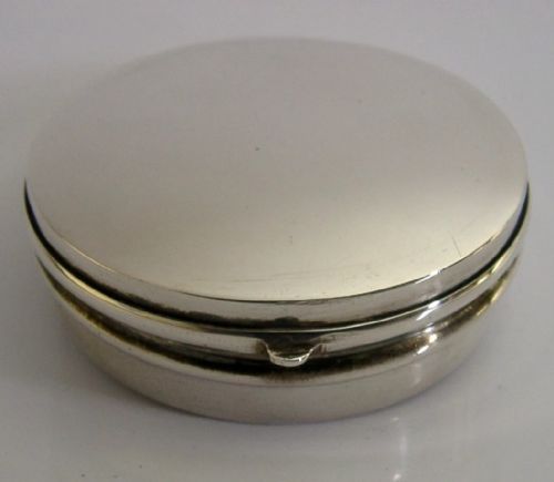 ENGLISH SOLID STERLING SILVER BOX WOULD MAKE A GREAT WAFER BOX PYX 1918 - ADDITIONAL PHOTO 6