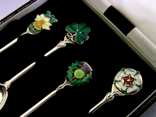 SET OF FOUR STERLING SILVER ENAMELLED BRITISH EMBLEM SPOONS 1957 CASED - ADDITIONAL PHOTO 1