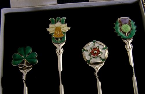 SET OF FOUR STERLING SILVER ENAMELLED BRITISH EMBLEM SPOONS 1957 CASED - ADDITIONAL PHOTO 5