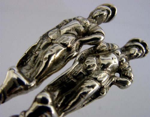 PAIR OF THISTLE DOBREE FAMILY CRESTED STERLING SILVER SERVING SPOONS 1880 ANTIQUE 144G - ADDITIONAL PHOTO 2