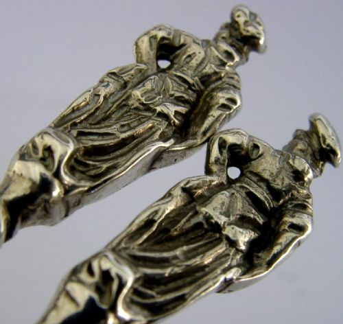 PAIR OF THISTLE DOBREE FAMILY CRESTED STERLING SILVER SERVING SPOONS 1880 ANTIQUE 144G - ADDITIONAL PHOTO 4