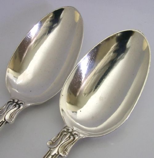 SUPERB PAIR OF 198G STERLING SILVER FALCONER FAMILY CRESTED SERVING SPOONS 1851 ANTIQUE - ADDITIONAL PHOTO 3