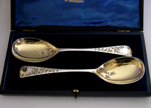 STUNNING PAIR OF CASED STERLING SILVER SERVING SPOONS 1913 94G MINT ENGLISH ANTIQUES - ADDITIONAL PHOTO 1