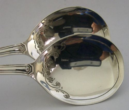MINT PAIR OF ENGLISH STERLING SILVER ART DECO JAM SPOONS 1945 CASED VERY PRETTY - ADDITIONAL PHOTO 2