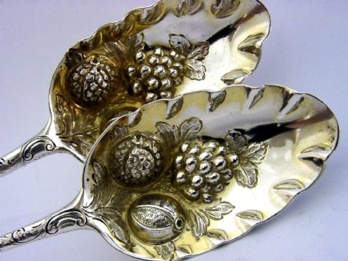 PAIR OF EXETER STERLING SILVER LLOYD BELLIGHAM FAMILY CRESTED BERRY SERVING SPOONS 1792 - ADDITIONAL PHOTO 1