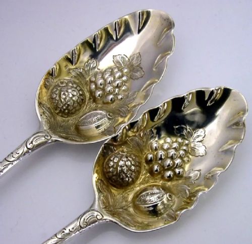 PAIR OF EXETER STERLING SILVER LLOYD BELLIGHAM FAMILY CRESTED BERRY SERVING SPOONS 1792 - ADDITIONAL PHOTO 3