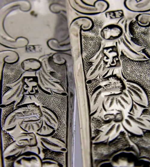 PAIR OF EXETER STERLING SILVER LLOYD BELLIGHAM FAMILY CRESTED BERRY SERVING SPOONS 1792 - ADDITIONAL PHOTO 5