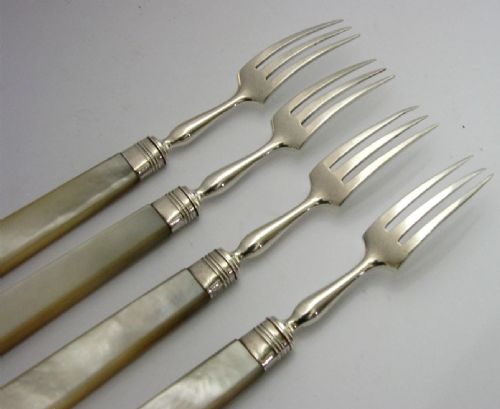 SET OF FOUR ENGLISH STERLING SILVER AFTERNOON FORKS 1916 17 ANTIQUE 110G - ADDITIONAL PHOTO 3