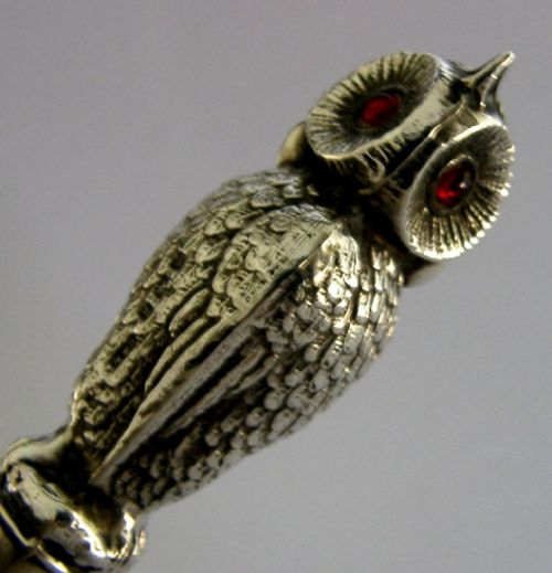 RARE ENGLISH STERLING SILVER HANDLED OWL BUTTON HOOK 1906 ANTIQUE GEM EYES - ADDITIONAL PHOTO 2