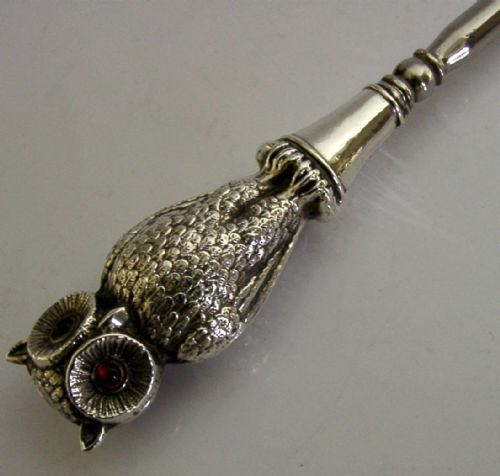 RARE ENGLISH STERLING SILVER HANDLED OWL BUTTON HOOK 1906 ANTIQUE GEM EYES - ADDITIONAL PHOTO 4