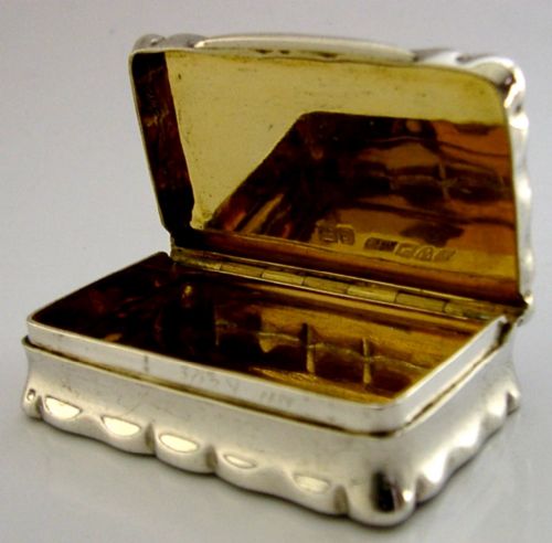 SUPERB ENGLISH STERLING SILVER SNUFF BOX 1919 CHESTER ANTIQUE - ADDITIONAL PHOTO 3