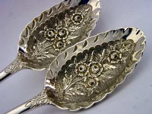 BEAUTIFUL PAIR OF GEORGIAN STERLING SILVER BERRY SERVING SPOONS 1799 ANTIQUE 114G - ADDITIONAL PHOTO 4