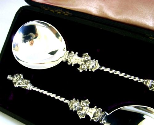 PAIR OF ENGLISH STERLING SILVER APOSTLE SERVING SPOONS 90G 1898 ANTIQUE CASED - ADDITIONAL PHOTO 2