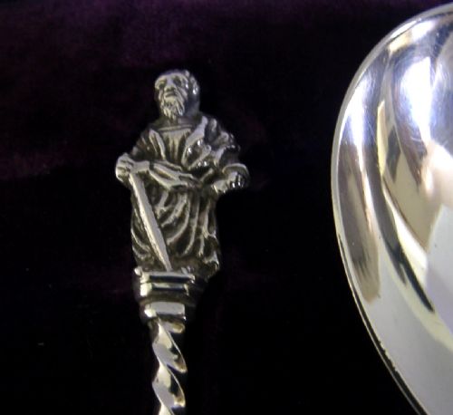 PAIR OF ENGLISH STERLING SILVER APOSTLE SERVING SPOONS 90G 1898 ANTIQUE CASED - ADDITIONAL PHOTO 7