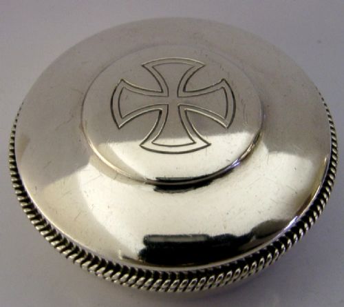 LARGE ENGLISH STERLING SILVER PYX PRIESTS WAFER BOX 1962 RELIGIOUS 64G - ADDITIONAL PHOTO 3