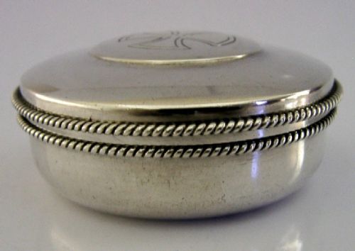 LARGE ENGLISH STERLING SILVER PYX PRIESTS WAFER BOX 1962 RELIGIOUS 64G - ADDITIONAL PHOTO 5