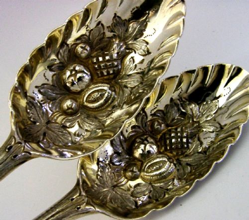 MINT PAIR OF BATEMAN GEORGIAN STERLING SILVER BERRY SERVING SPOONS 1793 ANTIQUE 134G - ADDITIONAL PHOTO 1