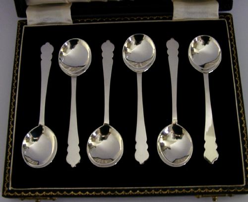 SIX STYLISH CASED ENGLISH SOLID STERLING SILVER SPOONS 1956 ART DECO - ADDITIONAL PHOTO 2