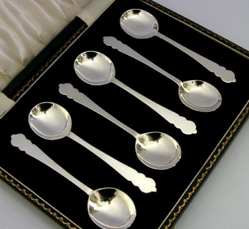 SIX STYLISH CASED ENGLISH SOLID STERLING SILVER SPOONS 1956 ART DECO - ADDITIONAL PHOTO 3