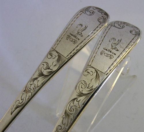 PAIR OF ENGLISH STERLING SIVER CULLEN FAMILY CRESTED SERVING SPOONS 1801 ANTIQUE 128G - ADDITIONAL PHOTO 4