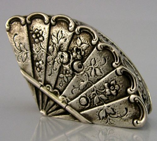 PRETTY BELGIAN 800 SOLID SILVER FAN SHAPED BOX C1900 ANTIQUE - ADDITIONAL PHOTO 1