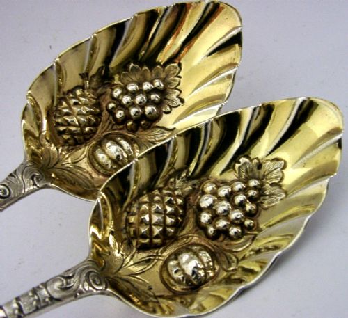 PAIR OF JOHNSON FAMILY CRESTED GEORGIAN STERLING SILVER BERRY SERVING SPOONS 1790 ANTIQUE 96G - ADDITIONAL PHOTO 1