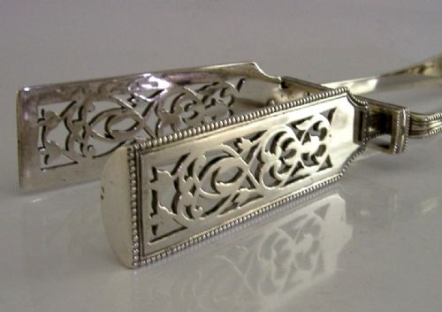 HORNBY FAMILY CREST STERLING SILVER VEGETABLE SERVING TONGS 1865 ANTIQUE - ADDITIONAL PHOTO 1