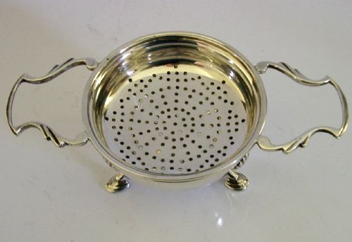LARGE 100G ENGLISH STERLING SILVER TEA STRAINER AND DRIP BOWL STAND 1935 - ADDITIONAL PHOTO 7