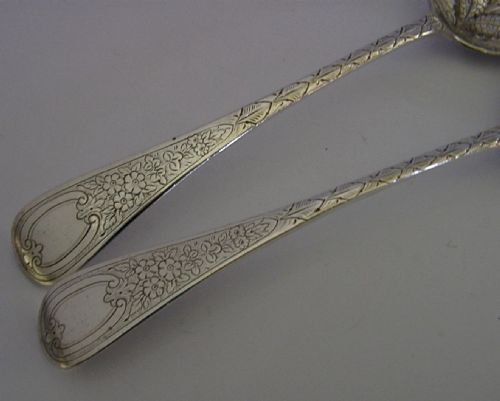 PAIR OF BRITISH EMBLEMS VICTORIAN STERLING SILVER SERVING SPOONS 1891 ANTIQUE 146G - ADDITIONAL PHOTO 3