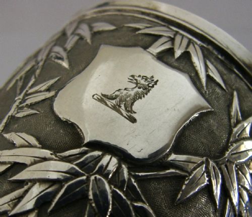 SUPER CHINESE EXPORT SOLID SILVER GRIFFIN FAMILY CREST MUG CUP C1890 ANTIQUE 84G - ADDITIONAL PHOTO 1