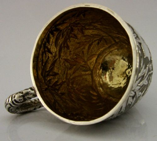 SUPER CHINESE EXPORT SOLID SILVER GRIFFIN FAMILY CREST MUG CUP C1890 ANTIQUE 84G - ADDITIONAL PHOTO 3