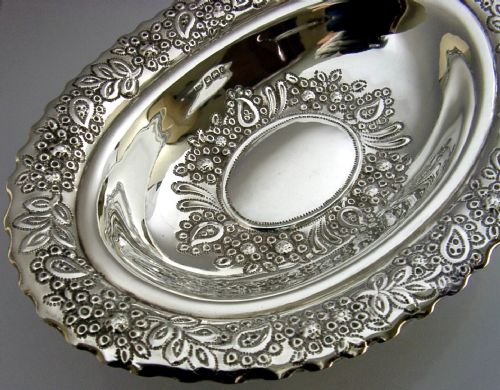 STUNNING 246G ENGLISH STERLING SILVER FLOWER EMBOSSED BOWL DISH 1909 ANTIQUE - ADDITIONAL PHOTO 1