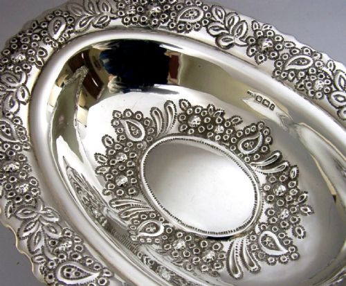 STUNNING 246G ENGLISH STERLING SILVER FLOWER EMBOSSED BOWL DISH 1909 ANTIQUE - ADDITIONAL PHOTO 2