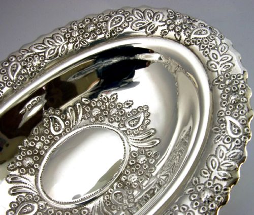STUNNING 246G ENGLISH STERLING SILVER FLOWER EMBOSSED BOWL DISH 1909 ANTIQUE - ADDITIONAL PHOTO 4