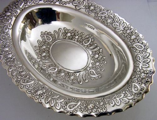 STUNNING 246G ENGLISH STERLING SILVER FLOWER EMBOSSED BOWL DISH 1909 ANTIQUE - ADDITIONAL PHOTO 6