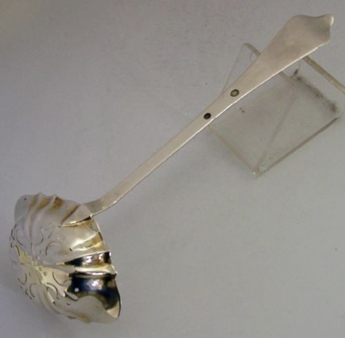 PRETTY ART NOUVEAU DANISH STERLING SILVER SUGAR SIFTER SPOON 1908 ANTIQUE - ADDITIONAL PHOTO 3
