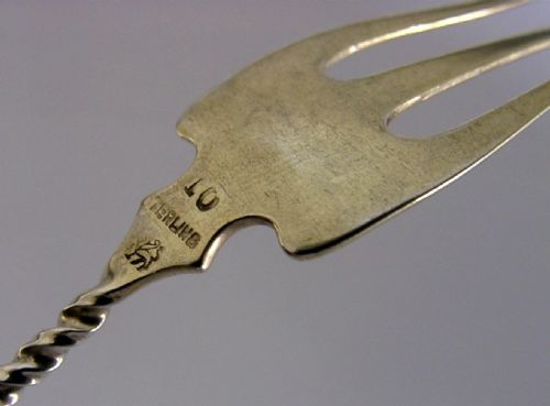 5 AMERICAN STERLING SILVER PICKLE FORKS WHITING C1900 ANTIQUE - ADDITIONAL PHOTO 4