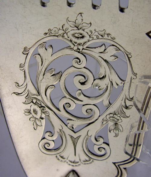 BEAUTIFUL VICTORIAN SILVER PLATED LOVE HEART SERVING FORK SLICE 1847 ANTIQUE - ADDITIONAL PHOTO 4