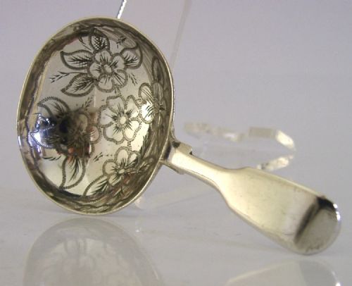 very pretty english victorian solid sterling silver caddy spoon 1864 antique - CATEGORY: ANTIQUE SILVER - DATED VICTORIAN