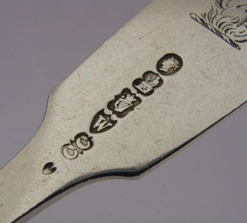 IRISH SOLID STERLING SILVER FORK JOHNSTON NEEDHAM MACGILL FAMILY CREST 1842 - ADDITIONAL PHOTO 4