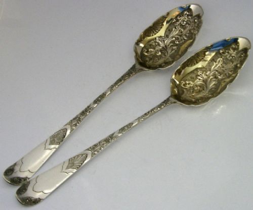 BEAUTIFUL GEORGIAN STERLING SILVER BERRY SERVING SPOONS 179199 ANTIQUE 114G