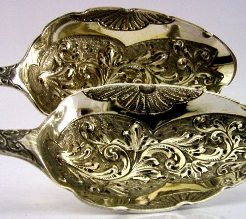 BEAUTIFUL GEORGIAN STERLING SILVER BERRY SERVING SPOONS 179199 ANTIQUE 114G - ADDITIONAL PHOTO 2