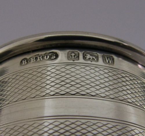 FOUR ENGLISH SOLID STERLING SILVER ENGINE TURNED NAPKIN RINGS 1921 ART DECO - ADDITIONAL PHOTO 6
